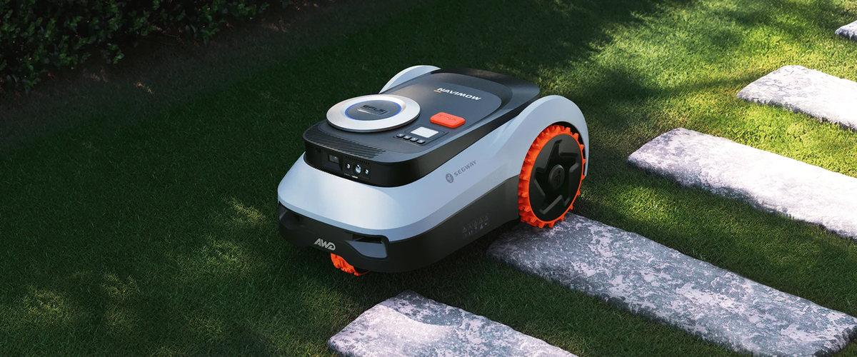 Robotmaaier over tegels: zo laat je hem veilig een pad oversteken