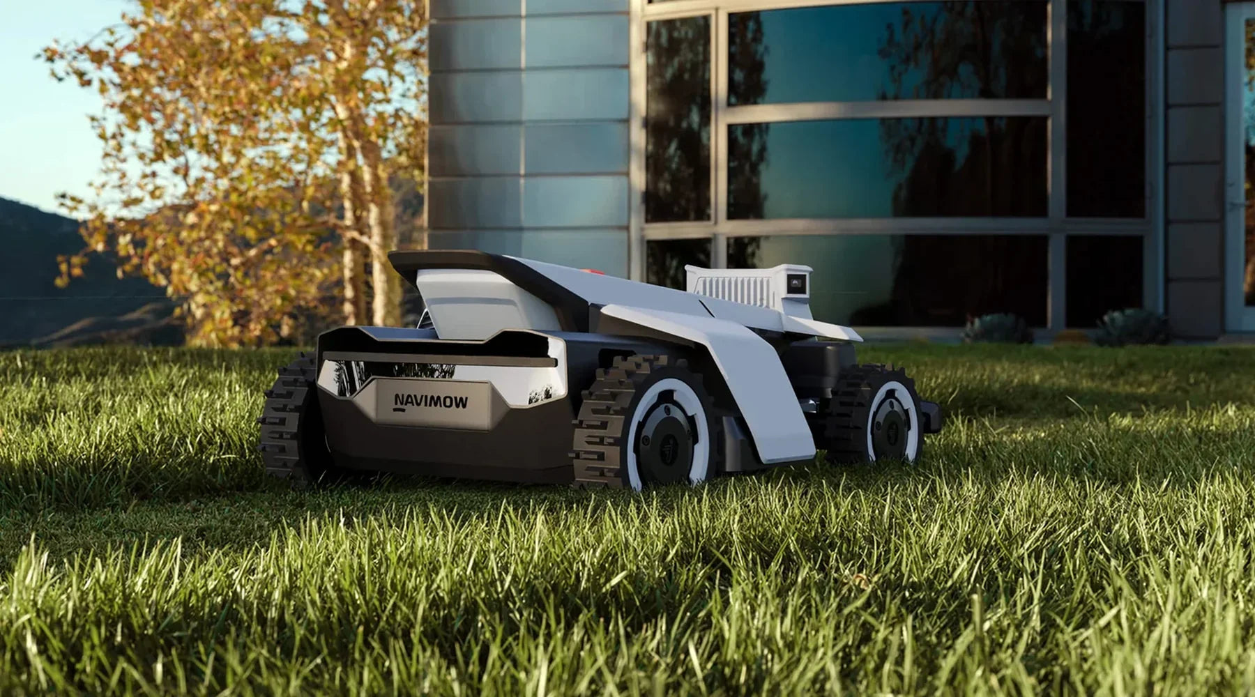 Een NAVIMOW robotmaaier die op een groen gazon staat naast een moderne woning.