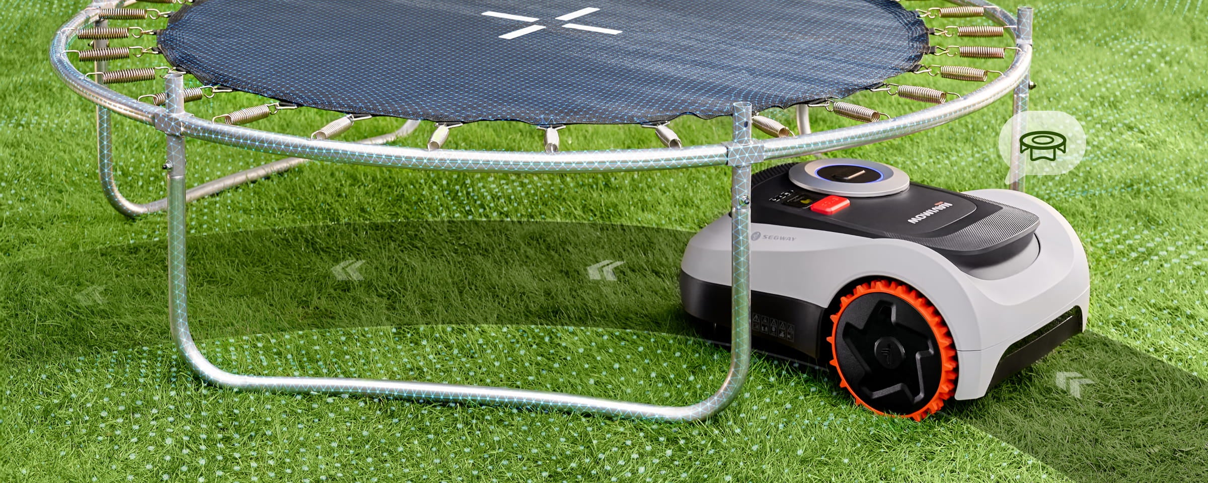 Segway Navimow i105E robotmaaier maait het gras onder een trampoline.